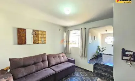 Casa à venda, 5 quartos, 1 suíte, 2 vagas, Manoel Valinhas - Divinópolis/MG