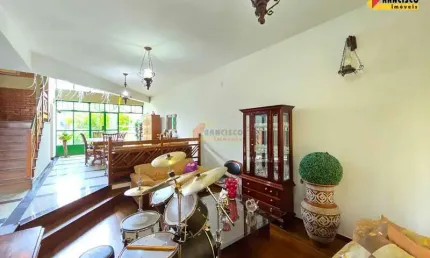 Casa à venda, 3 quartos, 1 suíte, 2 vagas, Centro - Divinópolis/MG