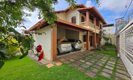 Casa à venda, 4 quartos, 1 suíte, 4 vagas, Centro - Divinópolis/MG