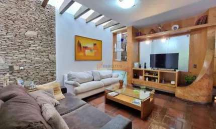 Casa à venda, 5 quartos, 2 suítes, 2 vagas, Centro - Divinópolis/MG