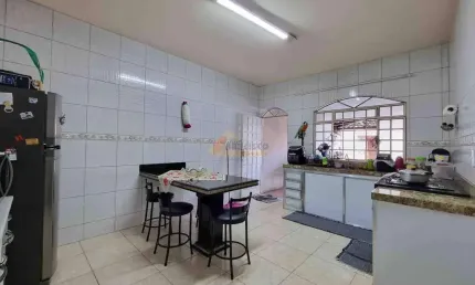 Casa à venda, 3 quartos, 1 suíte, 3 vagas, Tietê - Divinópolis/MG