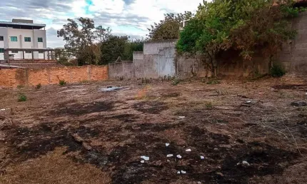 Terreno à venda no Jardim Candelária, Divinópolis 