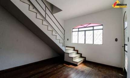 Casa à venda, 5 quartos, 1 suíte, 4 vagas, Bom Pastor - Divinópolis/MG