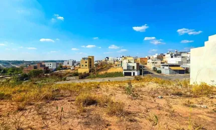Terreno à venda no Residencial Doutor Walchir Resende Costa, Divinópolis 