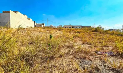 Terreno à venda no Residencial Doutor Walchir Resende Costa, Divinópolis 