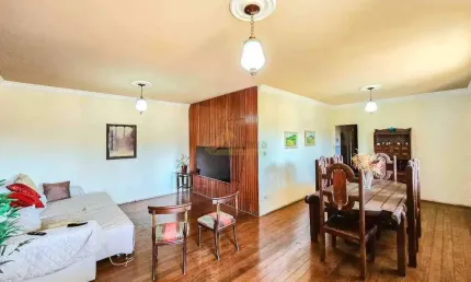 Casa à venda, 5 quartos, 1 suíte, 10 vagas, Interlagos - Divinópolis/MG
