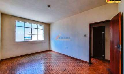 Prédio à venda, 9 quartos, 3 suítes, 3 vagas, Centro - Divinópolis/MG