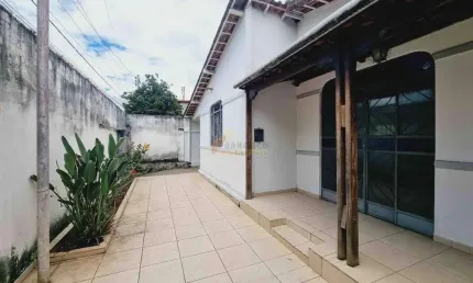 Casa à venda, 4 quartos, 2 vagas, Esplanada - Divinópolis/MG