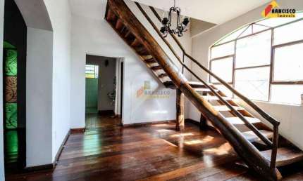 Casa Comercial à venda, 7 quartos, 2 suítes, 1 vaga, Niterói - Divinópolis/MG