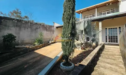 Casa à venda, 3 quartos, 1 suíte, 5 vagas, São Roque - Divinópolis/MG