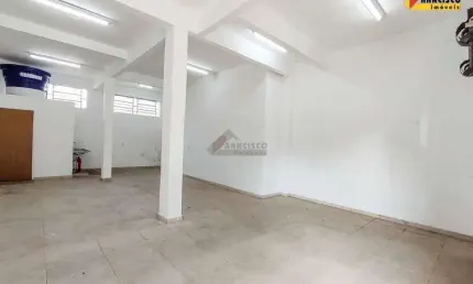 Ponto comercial para alugar no Esplanada, Divinópolis 