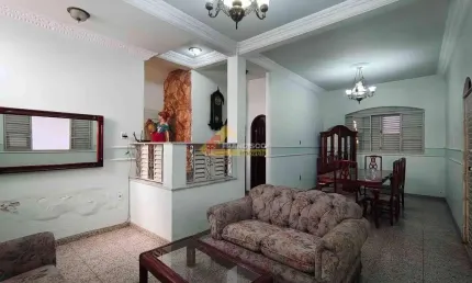 Casa para aluguel, 5 quartos, 2 suítes, 1 vaga, São Sebastião - Divinópolis/MG