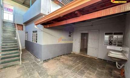 Casa para aluguel, 2 quartos, 1 suíte, 1 vaga, Quintino - Divinópolis/MG