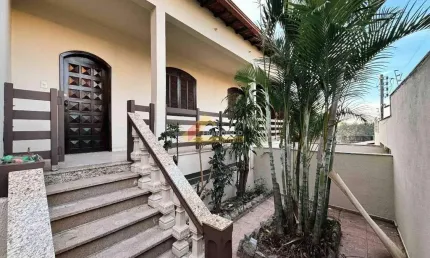 Casa para aluguel, 4 quartos, 2 suítes, 3 vagas, Santo Antônio - Divinópolis/MG