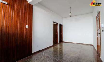 Casa Comercial para aluguel, 4 quartos, 1 suíte, Centro - Divinópolis/MG