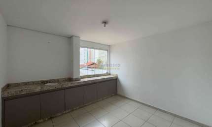 Casa Comercial para aluguel, 2 vagas, Centro - Divinópolis/MG