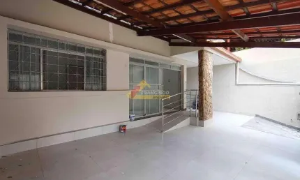 Casa para aluguel, 3 quartos, 1 suíte, 2 vagas, Centro - Divinópolis/MG