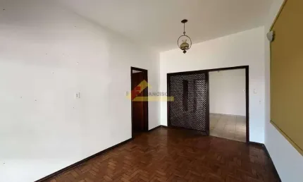 Casa com 3 quartos para alugar no São José, Divinópolis 