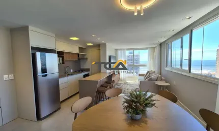 Apartamento 02 dormitórios novo finamente mobiliado a poucos metros do mar em to