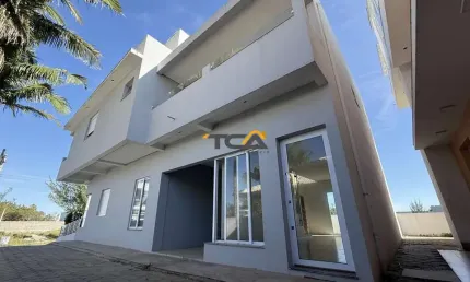 Sobrado moderno com 2 suítes a 200 metros do mar – balneário bellatorres/sc