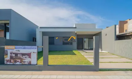 Casa nova 03 dormitórios amplo pátio para piscina e quiosque fica apenas 70m do
