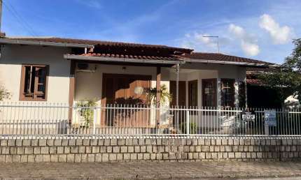 Casa para Venda em Brusque, ÁGUAS CLARAS, 4 dormitórios, 1 suíte, 4 banheiros, 2 vagas