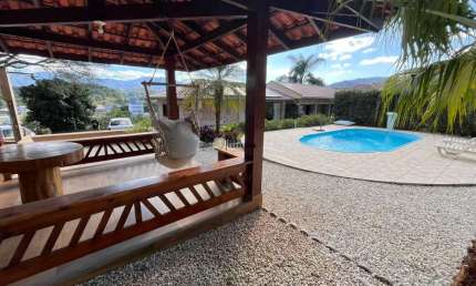 Casa para Venda em Guabiruba, CENTRO, 4 dormitórios, 2 suítes, 3 banheiros, 2 vagas
