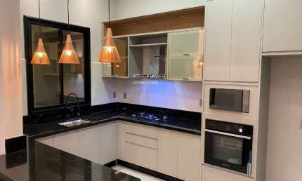 Vende-se essa linda casa com acabamento fino no Monte Carlo