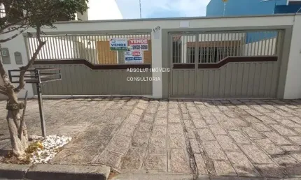 Vende-se está belíssima casa no Vila Todos Os Santos.