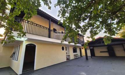 Imóvel à venda em Indaiatuba-SP: Casa no Jardim Alice com 3 quartos, 1 suíte, 2 salas, 3 banheiros, 6 vagas e 250,74 m² de área.