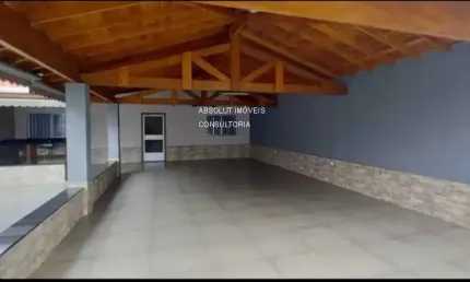 Casa à venda em Indaiatuba-SP: 3 quartos, 1 suíte, 2 salas, 3 banheiros, 6 vagas de garagem, 192m² no Centro. Confira!