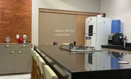 Casa de alto padrão à venda em condomínio de luxo em Indaiatuba-SP, bairro Residencial Evidências: 3 quartos, 1 suíte, 2 salas, 3 banheiros, 4 vagas, 173m².