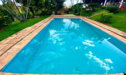Chácara de luxo em condomínio no Lagos de Shanadu: 3 quartos, 3 suítes, 2 salas, 8 vagas de garagem, 350m². Venda em Indaiatuba-SP.