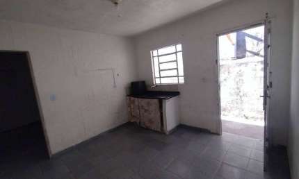 Alugo casa 1 dormitório, 2 vagas de garagem - Pq Sta Madalena
