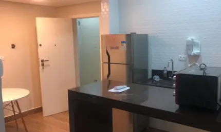 KITNET MOBILIADA PARA LOCAÇÃO – 22m² | COMPLETA E PRONTA PARA MORAR – SANTOS/SP