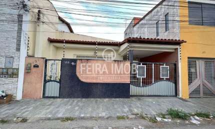 Casa próximo Av. Maria Quitéria e ao centro da cidade de Feira de Santana