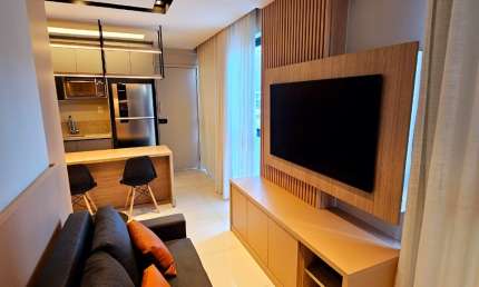 Studio sofisticado a poucos passos da praia – 32m² decorado na Barra