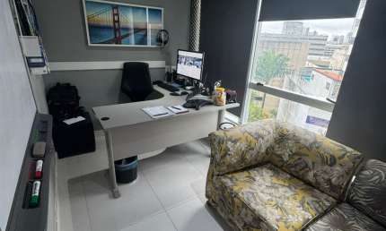 Sala comercial mobiliada e climatizada no Alto do Parque – Itaigara, com 2 vagas!