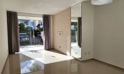 Térreo com Jardim e Área Privativa em Buraquinho – 3 Quartos, Suíte com Closet e 2 Vagas!