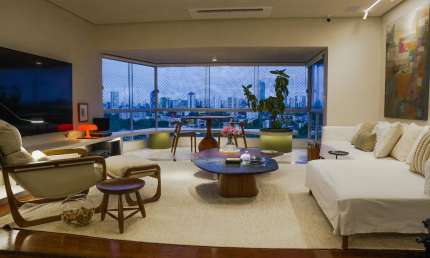Apartamento Decorado com Vista Mar em São Lázaro – 175m², 3 Quartos (2 Suítes), Gabinete e 2 Vagas