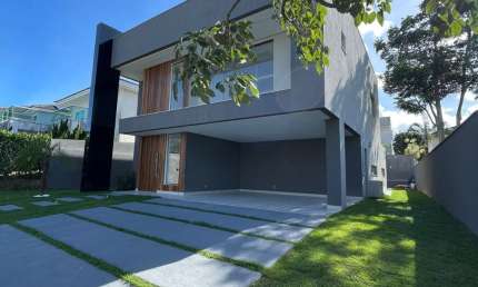 Casa com 4 Suítes e Piscina no Alphaville Litoral Norte 1 – Preço Incrível!