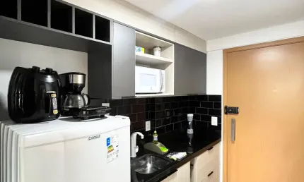 Studio mobiliado de 26m² à venda no único barra – andar alto, praticidade e excelente localização