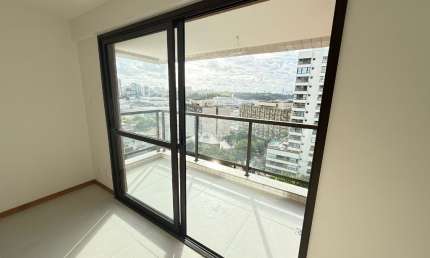 Quarto e Sala com Varanda à Venda no Facility View – Caminho das Árvores | Andar Alto | 24m²