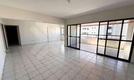 Apartamento à locação em Tirol (Natal/RN) I Condomínio Abbott Galvão | 4 suítes - 192m²