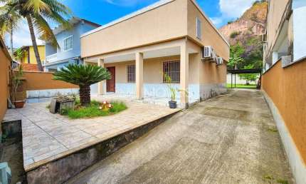 Casa com 2 quartos à venda na Avenida das Palmeiras, 46, Jardim Primavera, Duque de Caxias