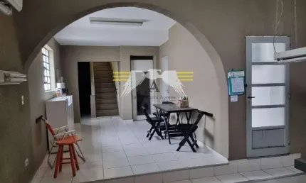 Salão à venda,   160 m² ,  2 salas,    2 banheiros,     localizado    na    região    do     belém