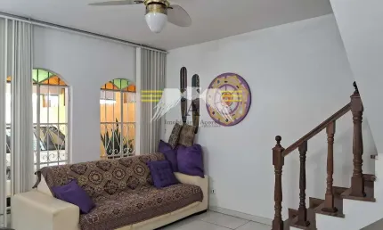 Sobrado de  110m² à venda, 2 dormitórios, 2 banheiros e 2 vagas de garagem, com excelente localizaç
