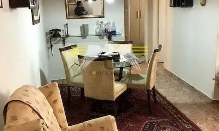 APARTAMENTO DE 2 DORMITÓRIOS GRANDES, SUPER REFORMADO, SEMIMOBILIADO E BEM LOCALIZADO, À VENDA, NO