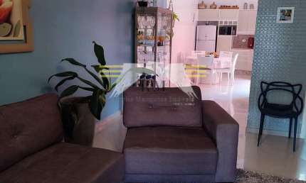 Residência dos Sonhos: Casa de 2 Dormitórios com Mobília , Cozinha Planejada, Garagem Coberta e Aca