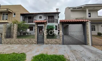 Sobrado de 4(quatro) dormitórios, sendo 1(uma) suíte no bairro moinhos de vento